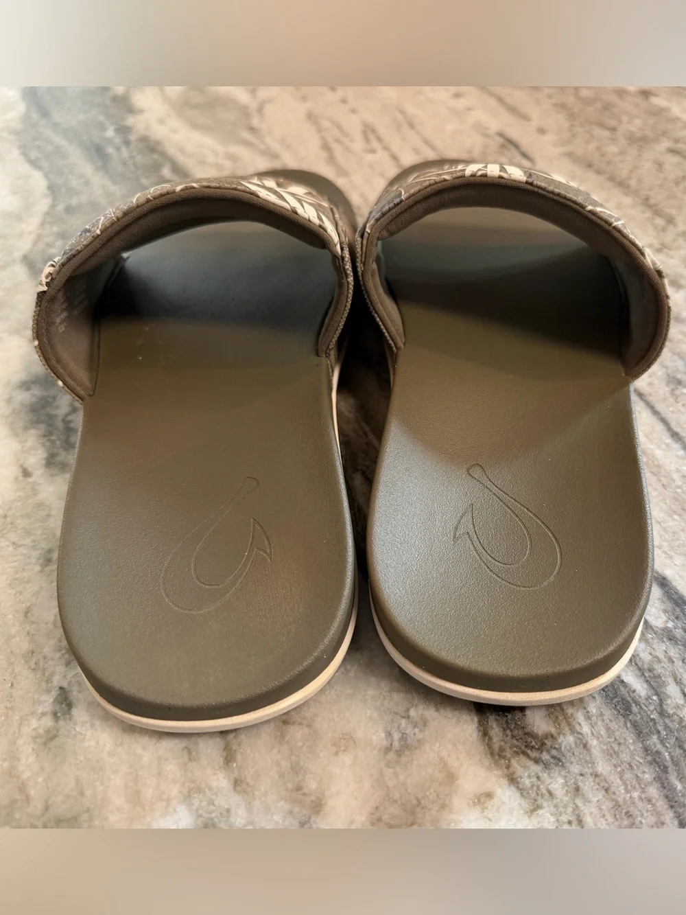 🪝Men's Olukai Maha 'Olu Slides Hunter /Aloha/ Green Size 9. Sandal. Tropical. A+